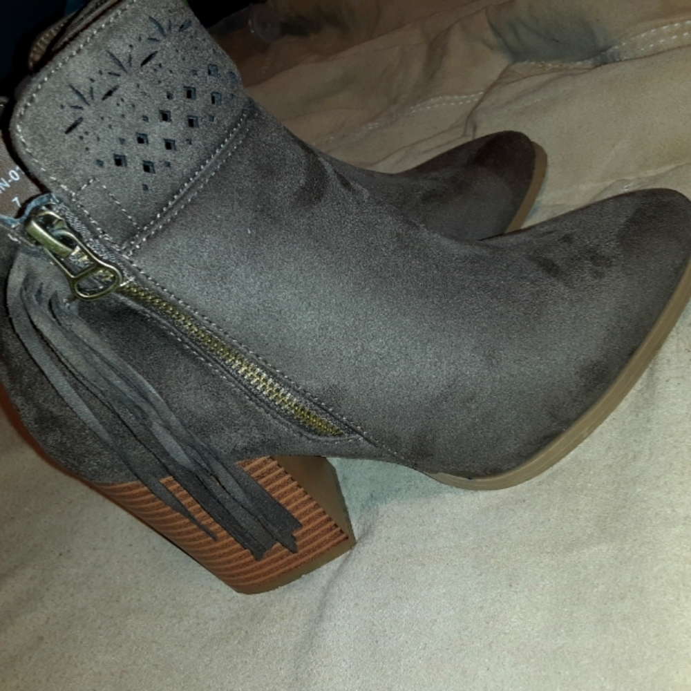 Booties. Size 7, worn once.